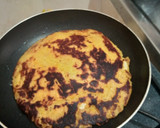 Foto del paso 3 de la receta: Arepa de plátano rellena de quesos