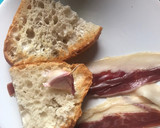Foto del paso 2 de la receta: Pan con ajo y jamón, café con leche de avena y zumo de naranja : a desayunar!!