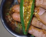 A picture of step 2 of Masala okra with dry coconut.