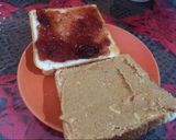 Foto del paso 2 de la receta: Sándwich de crema de cacahuate con mermelada de fresa 🍓