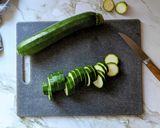 Une image de l'étape 1 de Crumble de courgettes chèvre.