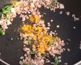 A picture of step 5 of Kanda Poha.