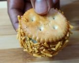 मोनाको बिस्कुट सेव पूरी (Monaco Biscuit Sev Puri recipe in Hindi) रेसिपी चरण 7 फोटो