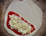 Foto del paso 5 de la receta: Cena italiana: Calzone clásico y Calzone de salchichón ibérico con champiñones