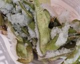 Foto del paso 1 de la receta: Edamame 枝豆 o vaina de soja fresca 🇯🇵🫛 "otoshi" o aperitivo en "izakaya" o taberna, cervecería 🍻Japón