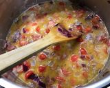 Une image de l'étape 8 de Moules à l'oignon rouge tomates coriandre et crème.