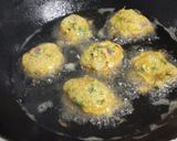 A picture of step 2 of Semolina Egg Pakoras.