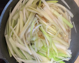Foto del paso 1 de la receta: Sardinas rellenas de puerro y manzana