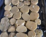 Foto del paso 5 de la receta: Lubina a la sal con patatas panadera