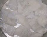A picture of step 1 of Milk jelly in custard.