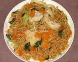 Foto langkah ke 5 dari resep Mie Goreng Sayuran.