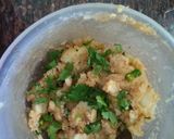 A picture of step 2 of Paneer aloo liphaha parantha.