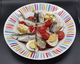 Foto del paso 5 de la receta Ensalada de sardinas con tomate y huevo duro