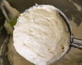 Foto langkah ke 6 dari resep Vanilla cupcake #cookpadpeduli.