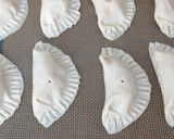 Foto del paso 7 de la receta: Empanadillas de queso crema, pollo y cebolla caramelizada