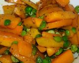 A picture of step 3 of Gajar or matar ki sabji.