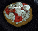 Foto del paso 2 de la receta: Pizza de tomate y mozzarella sin gluten en sartén