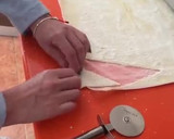 Foto del paso 4 de la receta: Croissant de hojaldre con azúcar