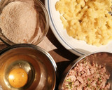 Foto del paso 2 de la receta: Tortitas de atún y patata, tan suaves que se deshacen en tu boca