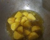 Foto langkah ke 1 dari resep Gulai ayam telur kentang instan.