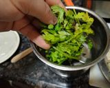 A picture of step 1 of Mooli ke patte ki chutney.