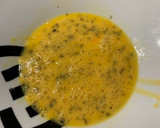 Foto del paso 3 de la receta: Tortilla de calabacín, cebolla y parmesano