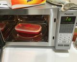 Foto langkah ke 7 dari resep Microwave Omelette.