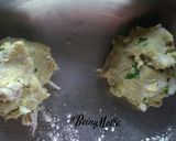 A picture of step 2 of Bajra-Raddish paratha.