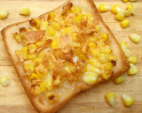 A picture of step 2 of Toast with Corn and Butter.