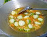 Foto langkah ke 5 dari resep Tumis Soun Oyong Telur.