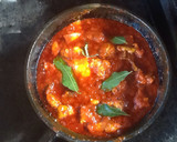 Foto del paso 7 de la receta: Pollo al ajillo con tomate, curry y vino blanco