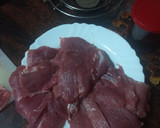Foto del paso 2 de la receta: Solomillo de cerdo con salsa de cebolla y papas paja