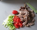 A picture of step 1 of Shawarma with onion 🌰 and tomato 🍅.