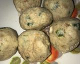 A picture of step 2 of Chicken capsichezz balls.