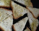 Foto del paso 6 de la receta: Crema de hojas de coliflor, pan tostado y queso de papa dorado🍲