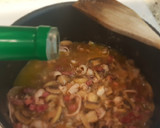 Foto del paso 3 de la receta: Chipirones salteados sobre cama de puré de patatas