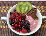 Hình bước làm 2 của món Smothie Bowl with Strawberries and Yoghurt 🍇🍓