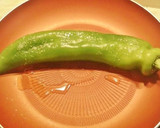 Foto del paso 2 de la receta: Bocata de Salchichas frescas con Pimiento verde asado