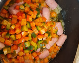 Foto del paso 3 de la receta: Salchichas frescas guisadas con verduras