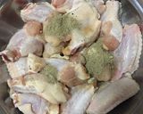 รูปขั้นตอนการทำที่ 1 ของ “ปีกไก่ทอดใบมะกรูด”