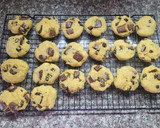 Foto del paso 4 de la receta: Galletitas con chocolate y pasas