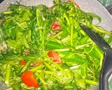 Foto langkah ke 4 dari resep Kangkung Terasi Cah Cumi.