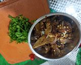 अंडा करी एकदम झणझणीत (anda curry recipe in marathi) रेसिपी स्टेप 2 फोटो