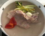 Foto del paso 1 de la receta: Consomé con huevo