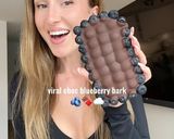 Foto del paso 6 de la receta: Tiktok trending: Choc Blueberry Bark 🫐🍫🤯 // Barra de chocolate & arándanos