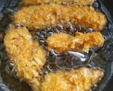 Foto langkah ke 3 dari resep Doritos Chicken Fingers.