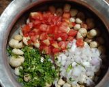 A picture of step 3 of Makhana Bhel.