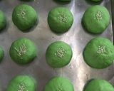 Foto langkah ke 5 dari resep Roti Sobek Pandan Isi Coklat Wijen.