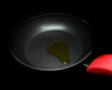 Foto del paso 2 de la receta: Queso Provolone con salsa de tomate, al horno