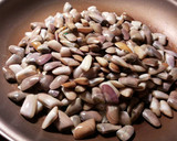 Foto del paso 4 de la receta: Coquinas al limón con ajos y perejil